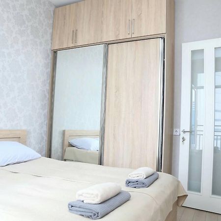 Apartment Black Sea 7 バトゥーミ エクステリア 写真